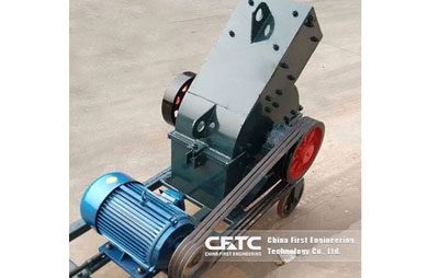 Small mobile hammer crusher